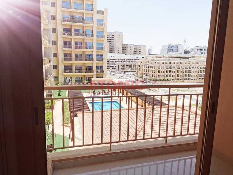 10 Pool View| Huge and Bright| 1BR| Manhattan @ 33K