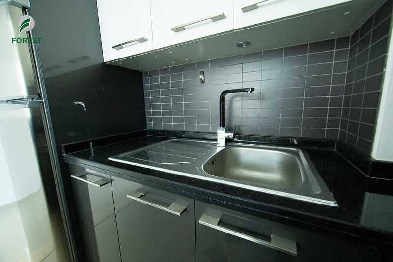6 Amazing Unit| 1BR |Well Maintained |Chiller Free