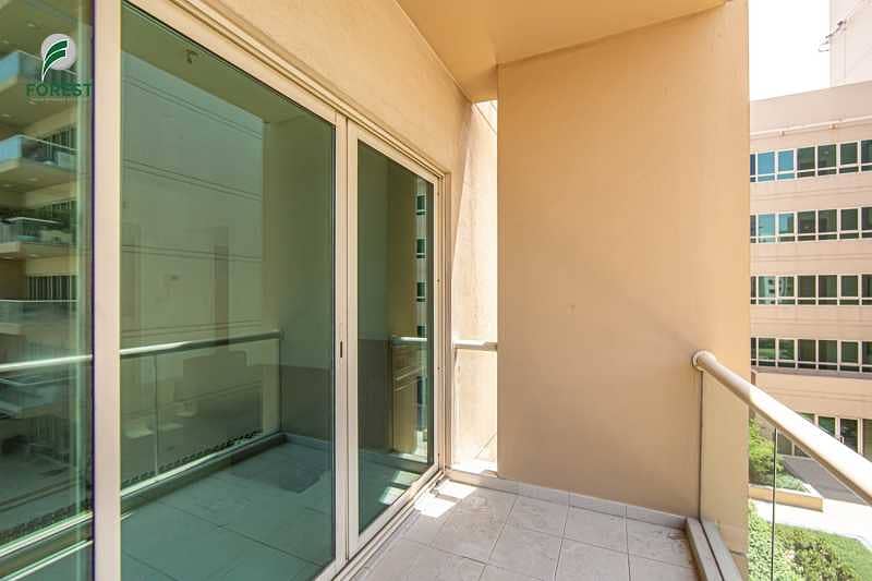 18 Stunning  Unit | 1 Bed | Finest Pool View | Vacant