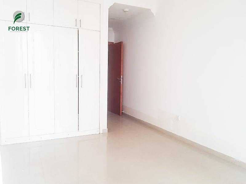 4 Chiller Free |1 Bed| Beside Metro Station | Vacant