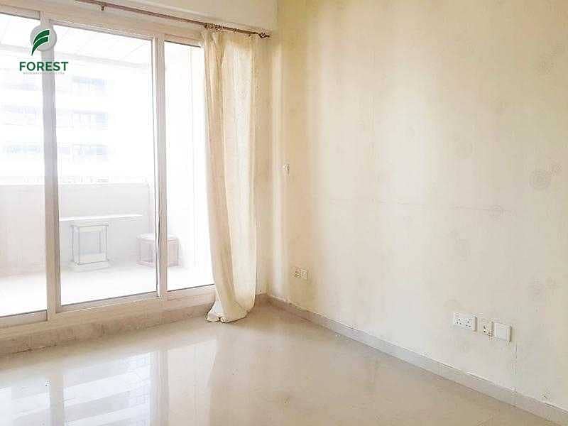 5 Chiller Free |1 Bed| Beside Metro Station | Vacant