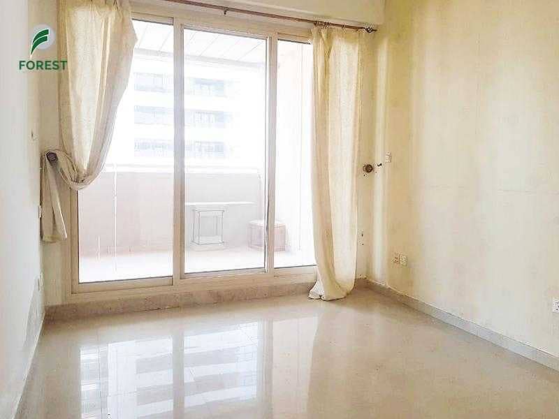 8 Chiller Free |1 Bed| Beside Metro Station | Vacant