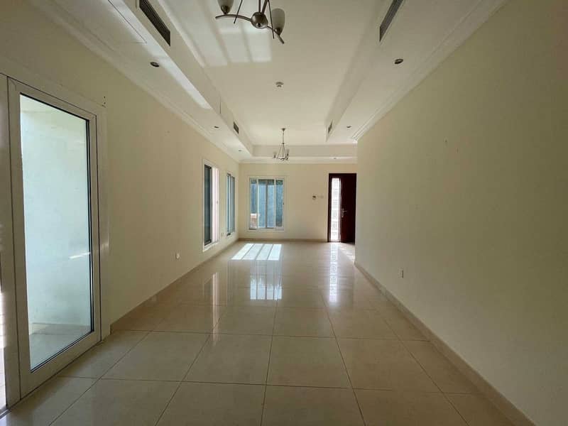 13 US | CORNER | VACANT 3 BHK + 2 Livings + Basement TH