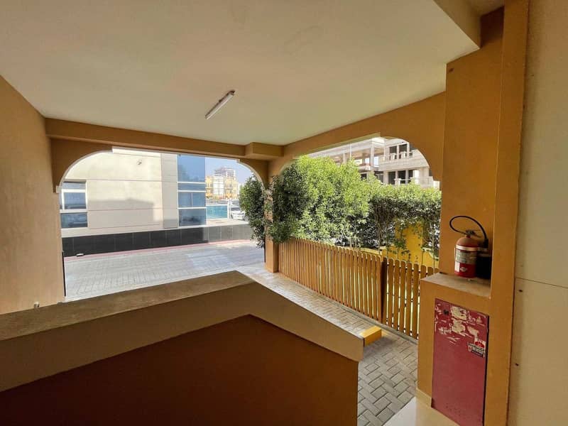 18 US | CORNER | VACANT 3 BHK + 2 Livings + Basement TH