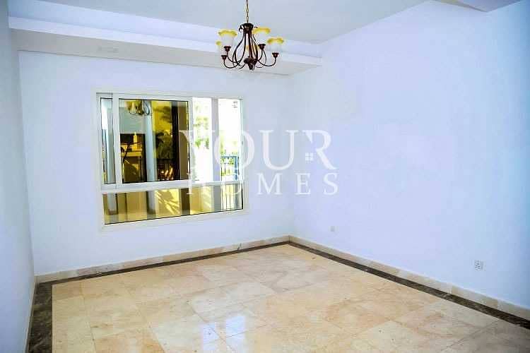 17 MK | 5Bed +maid with pool / lift | Private independent villa | Facing park