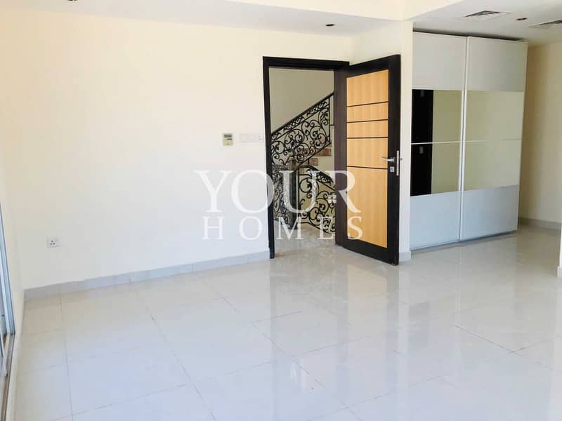 Mk | Vacant Home | Corner | Maid room | for Sale Mk | Vacant Home | Corner | Maid room | for Sale
