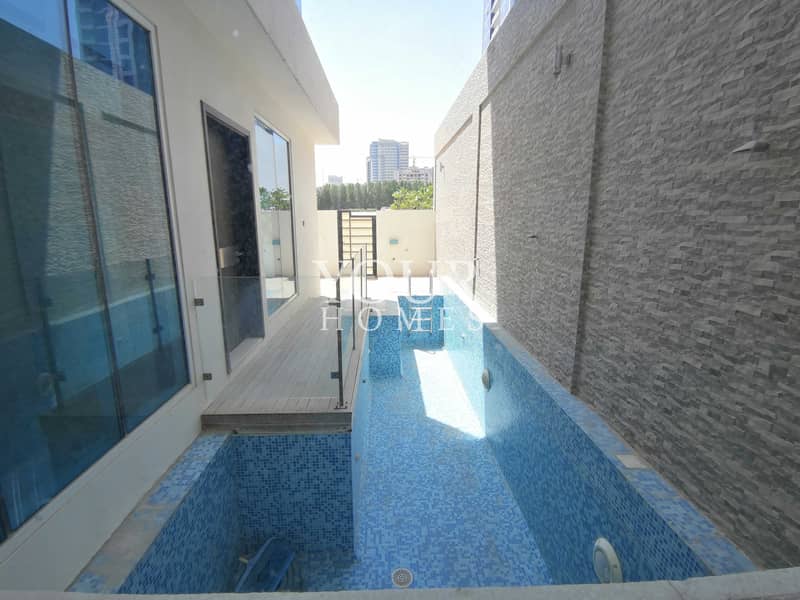16 Us |  4 Bed+Basement Townhouse with PRIVATE POOL