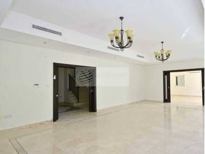 4 Vacant | Reduced Price | Next to Park | Huge Villa