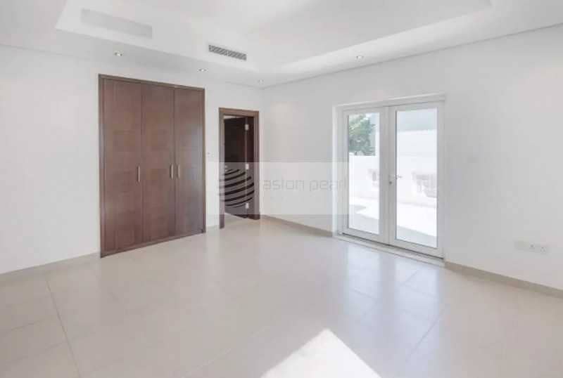 9 Vacant | Reduced Price | Next to Park | Huge Villa
