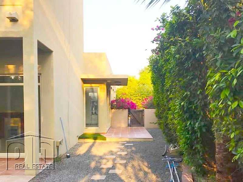 3 Great Location  - Park Backing - Private Pool