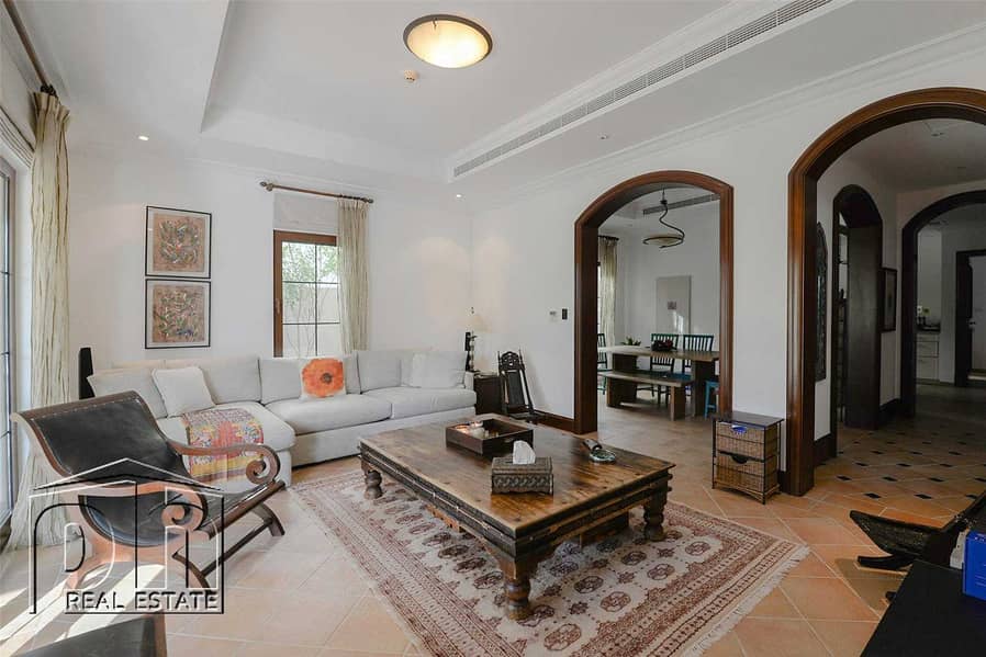 9 Spacious Valencia with Private Pool