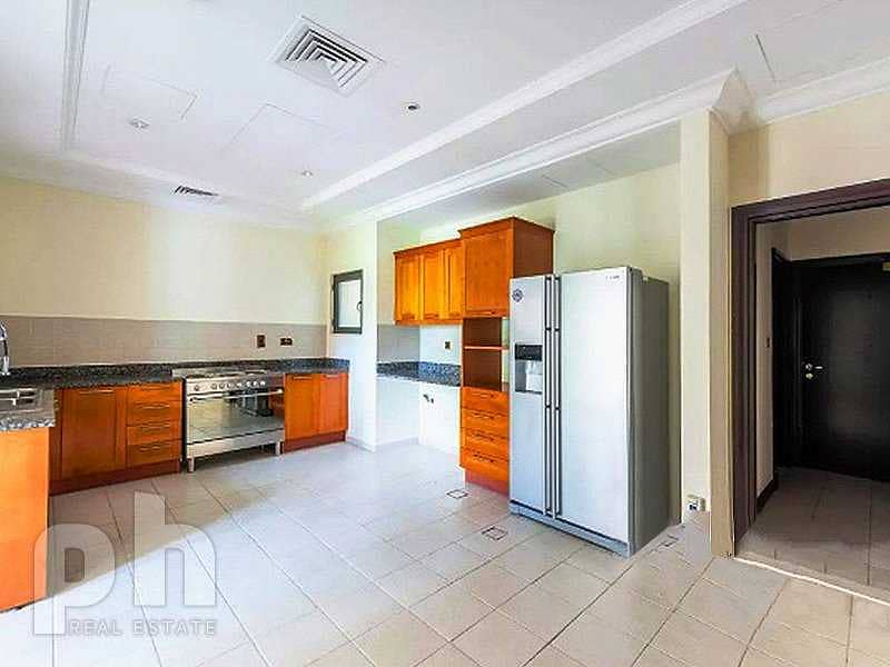 4 Palm Living | Spacious 3 Bed | Great Location