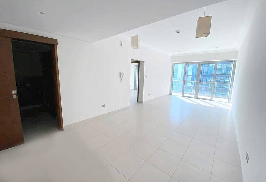 2 Spacious 1BR | High Floor | Fitted Kitchen