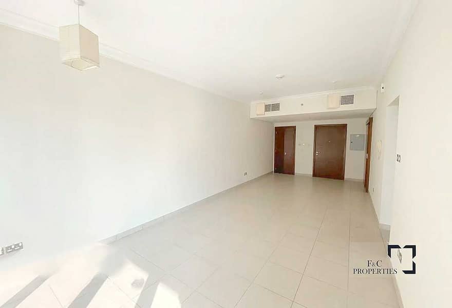 3 Spacious 1BR | High Floor | Fitted Kitchen
