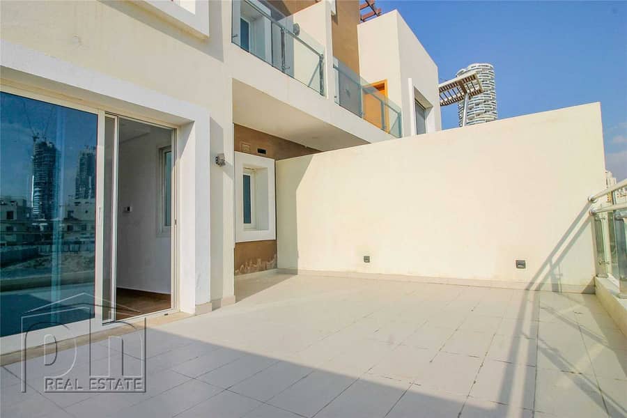 7 Beautiful Gardens | Corner Unit | 4 Bed