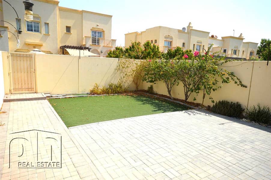 Back to Back - Artificial Grass - Close to Park and Pool