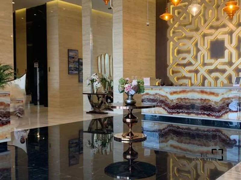 8 Luxurious Furnished | High Floor | Vacant