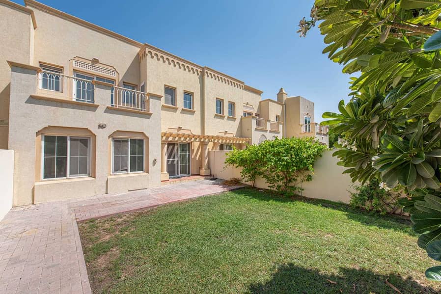 16 Incredible Deal | 3 Bed | Park & Pool Opposite