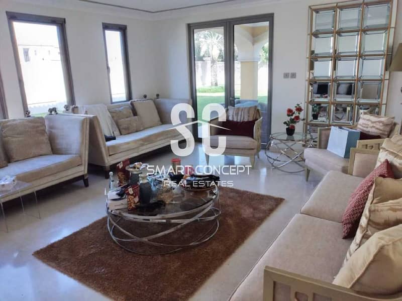 2 A Convenient and Furnished Villa w/ Huge Terrace