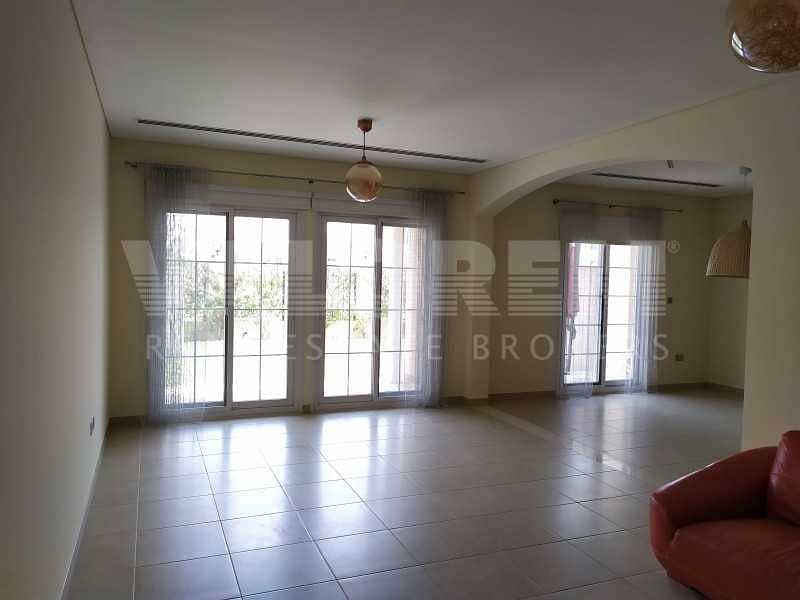 9 Nice Villa in Friendly Community | Close to Parks