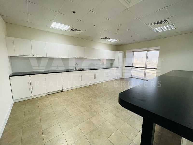 10 17TH FULL FLOOR | SHEIKH ZAYED | SEA AND CITY VIEW