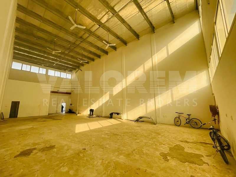 7 SPORTS WAREHOUSE IN AL QUOZ | 10 METER HIGH