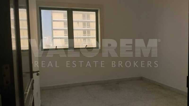 4 Spacious 2 BHK in Electra St located in front of Bus stop