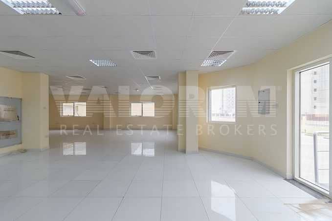7 Warehouse with Racks for Storage and Logistics in JAFZA