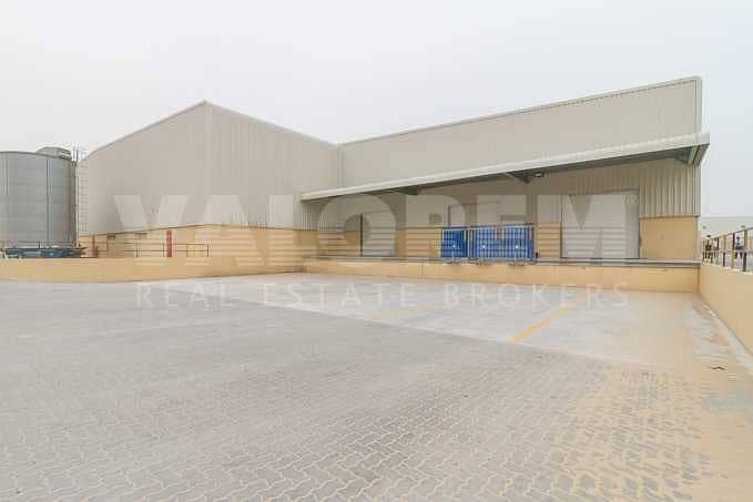 25 Warehouse with Racks for Storage and Logistics in JAFZA