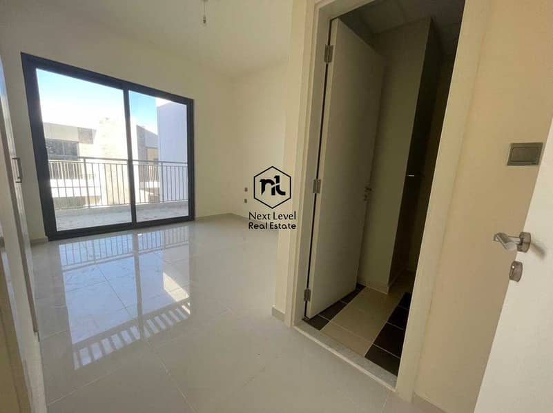 7 3 bed Room | Middle Unit | Big Living Area  4 chks .