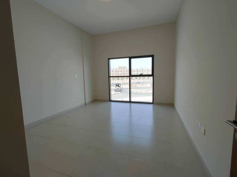 7 Spacious Two Bed with Laundry Room New Apartment