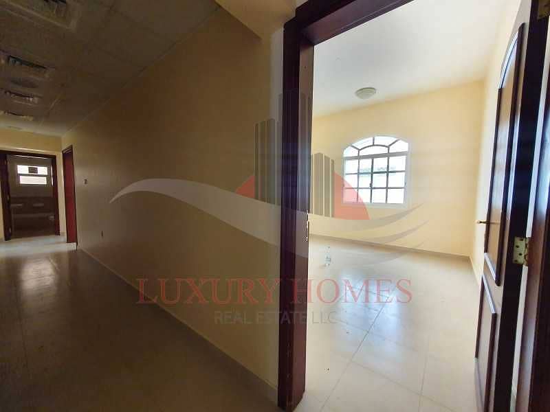 13 Ground Floor Corner Nice Clean Near to Town Center