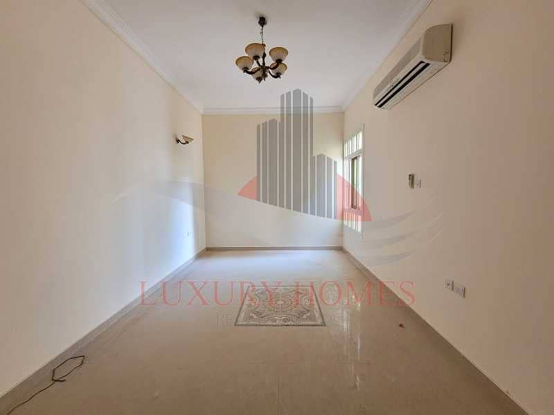 2 Features Huge Spacious Near Town Centre & Schools