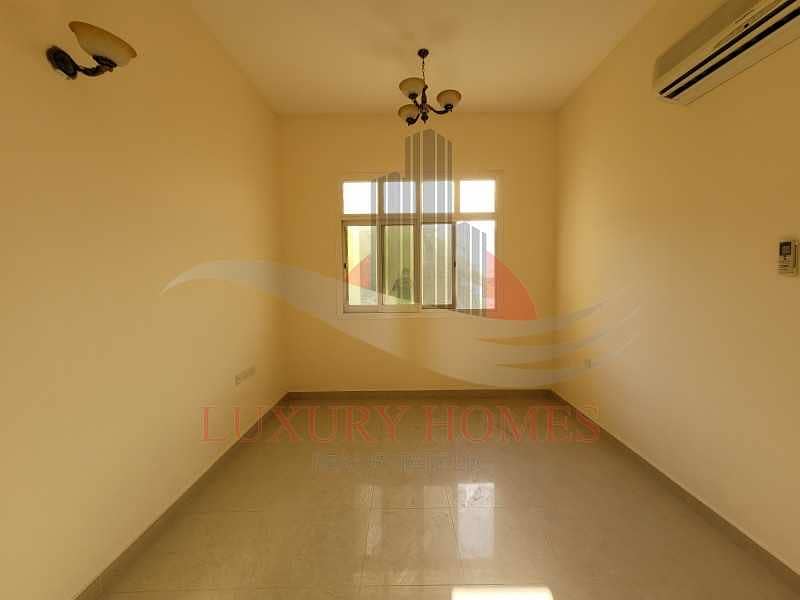 3 Features Huge Spacious Near Town Centre & Schools