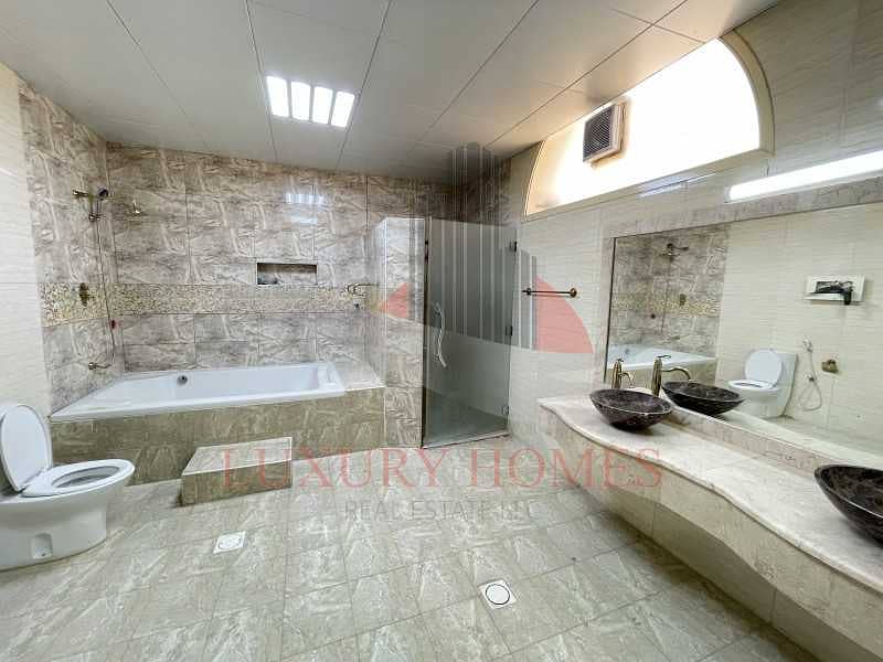 35 Pribate Villa with Huge Yard and Driver's Room