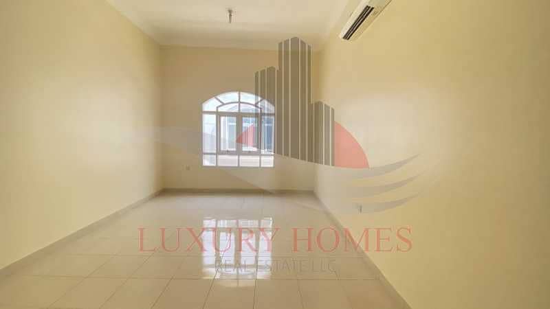 Elegant and Bright Apt with Store and Wardrobes Elegant and Bright Apt with Store and Wardrobes