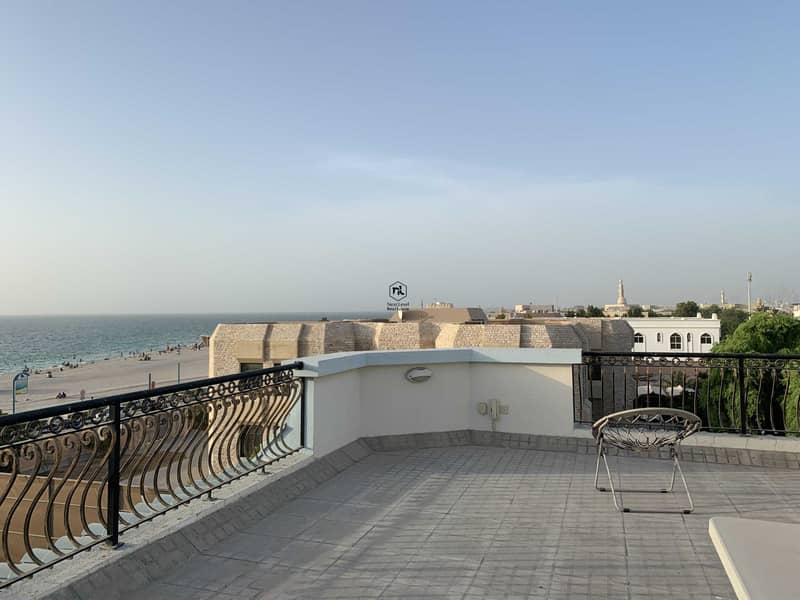 11 amazing iconic house right on beach of Jumeirah