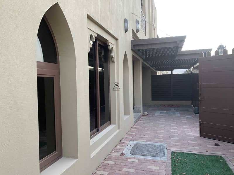 Blend of modern and Arabic Brand new peace lovers house