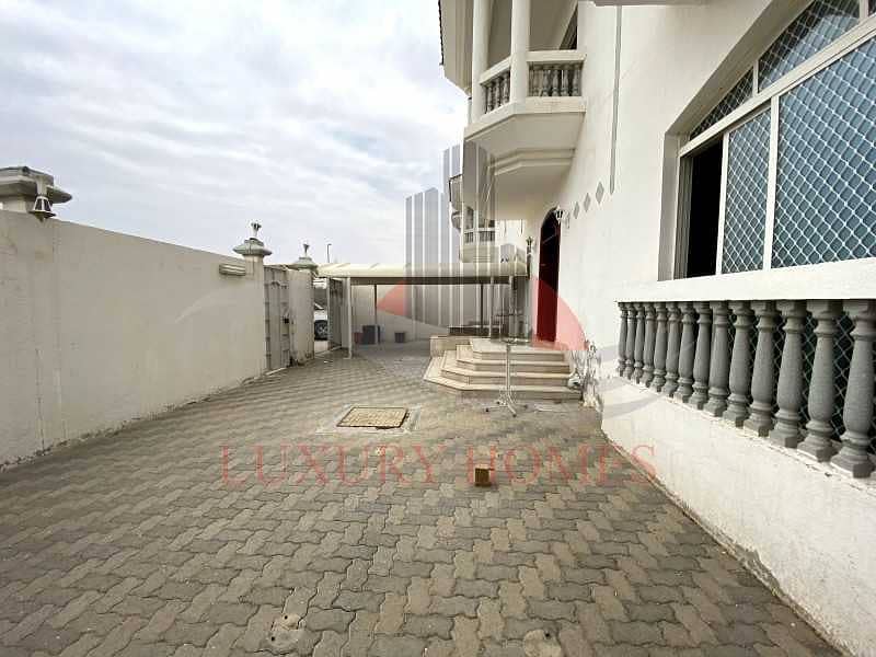 Good Location Main Road View Private Yard