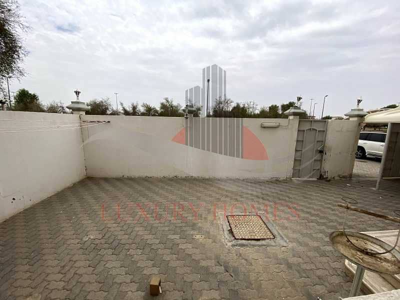17 Good Location Main Road View Private Yard