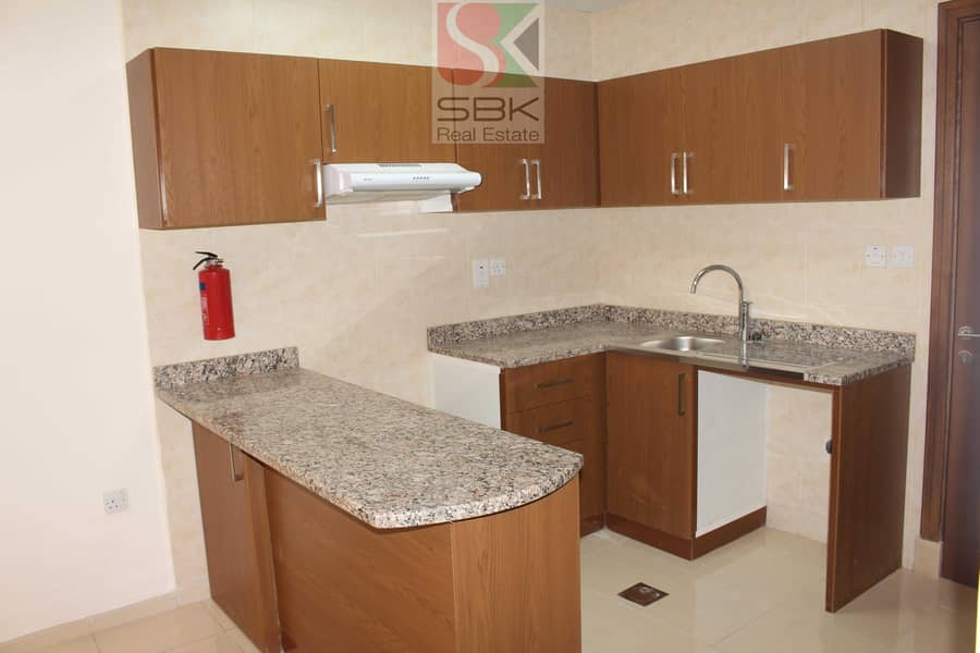 8 HUGE STUDIO  WITH CLOSE KITCHEN AVAILABLE NEXT TO AL FAHIDI  METRO