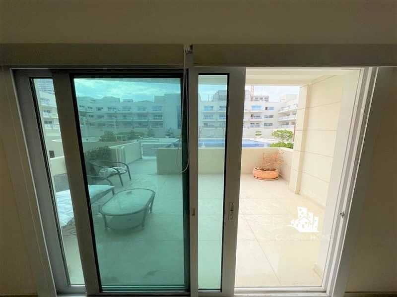 6 Extensive 1 BR | With direct access to the pool