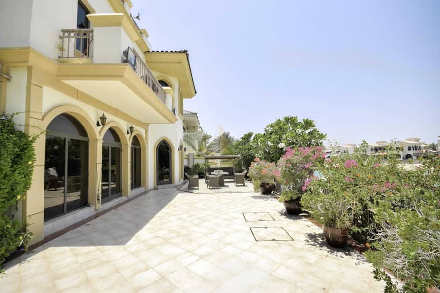 2 Luxury 6 Bedroom Garden Homes Villa Palm Jumeirah  | Private Beach Access