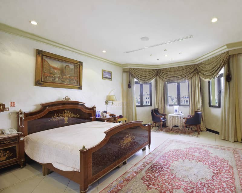 11 Luxury 6 Bedroom Garden Homes Villa Palm Jumeirah  | Private Beach Access
