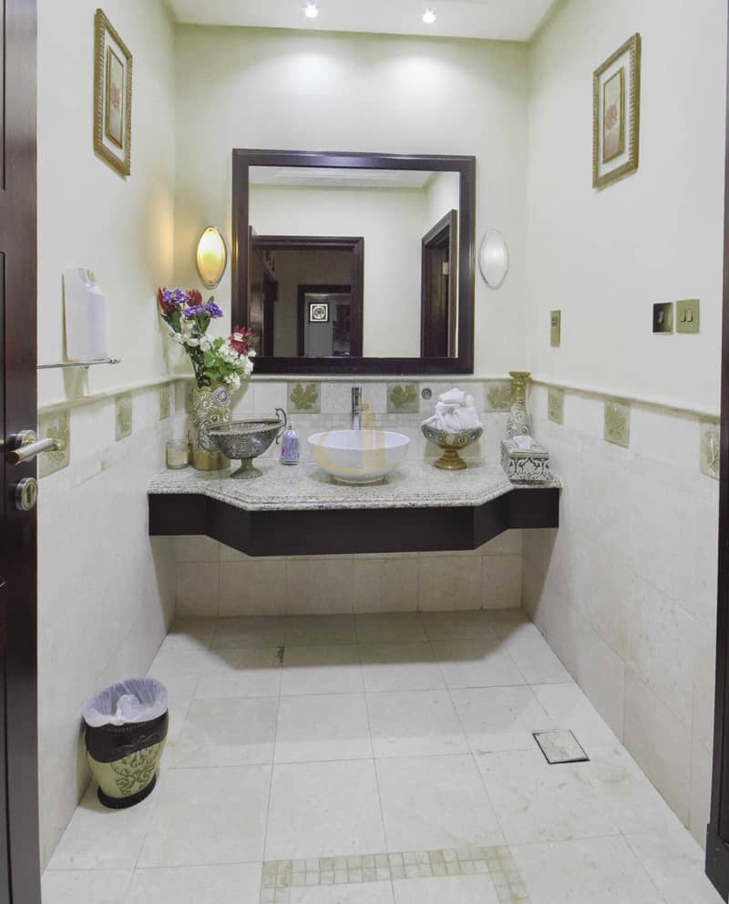 12 Luxury 6 Bedroom Garden Homes Villa Palm Jumeirah  | Private Beach Access
