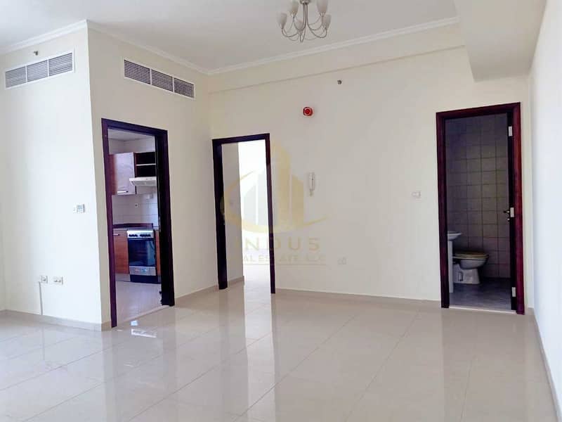 4 Spacious 1 Bedroom with Balcony | Closed Kitchen