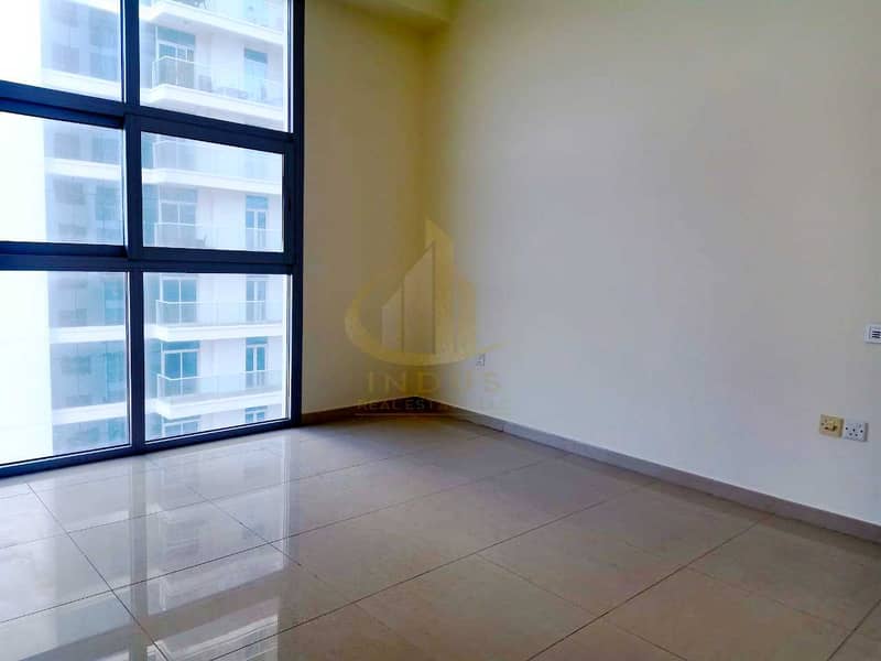 8 Spacious 1 Bedroom with Balcony | Closed Kitchen