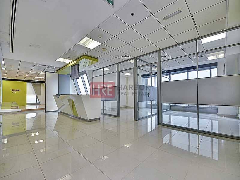 2 Fitted Corner Office Near Bus and Metro | Parking