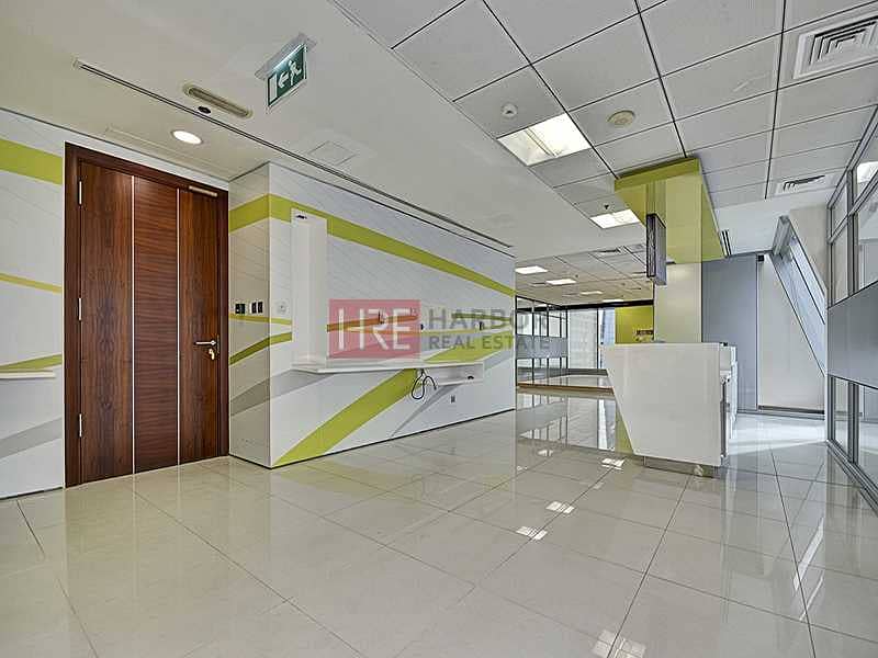 5 Fitted Corner Office Near Bus and Metro | Parking