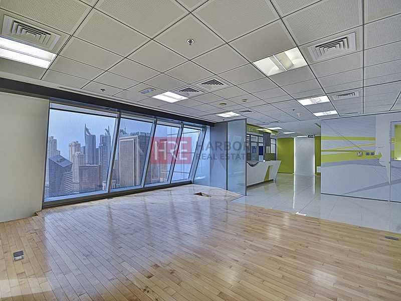 8 Fitted Corner Office Near Bus and Metro | Parking